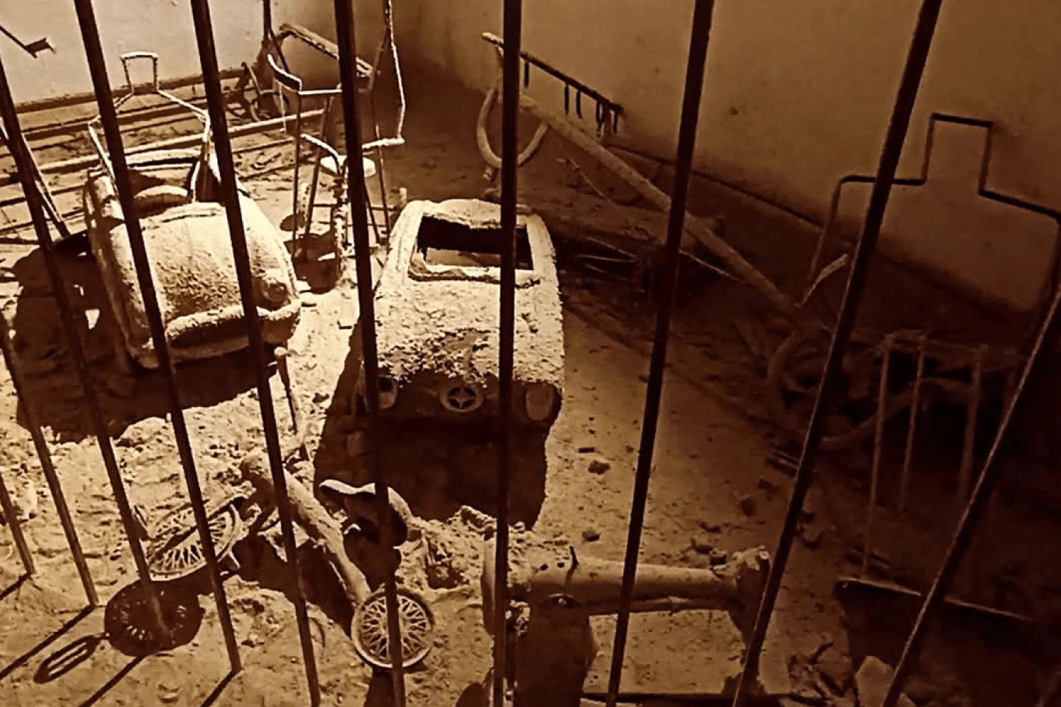 Oggetti lasciati durante la seconda guerra mondiale a Napoli sotterranea
